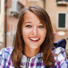 Teilnehmer:in beim Prototyping und Testen von Interaktionen